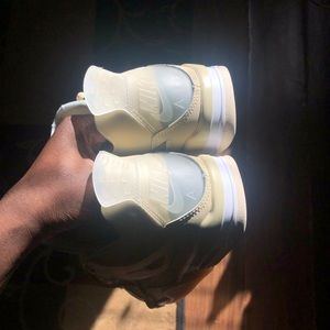 Off White Sail 4’s